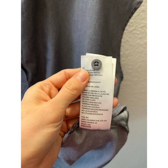 FIGS Rafaela Sleeveless Scrub Top Gray Size M Lightweight Stretch Medical - Picture 10 of 10